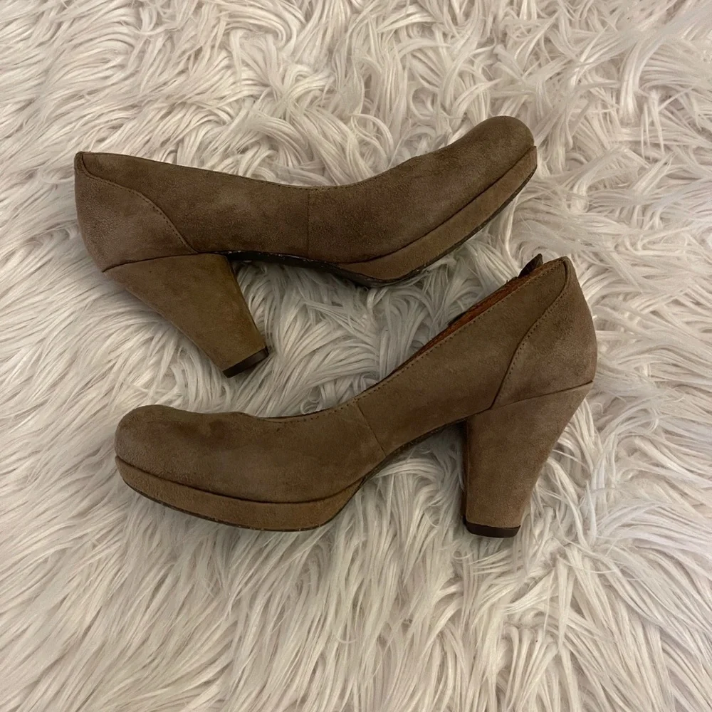 Anthropologie | Taupe suede | Naya Bakula heel - Picture 6 of 15